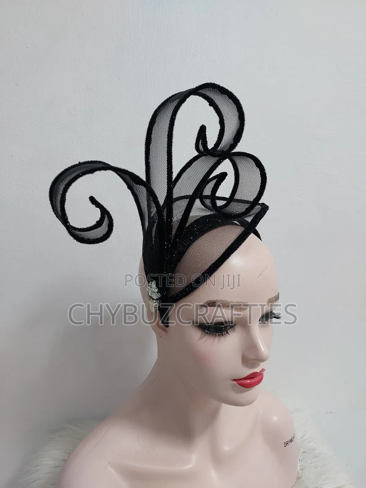 Black Crinoline Piped Facinator