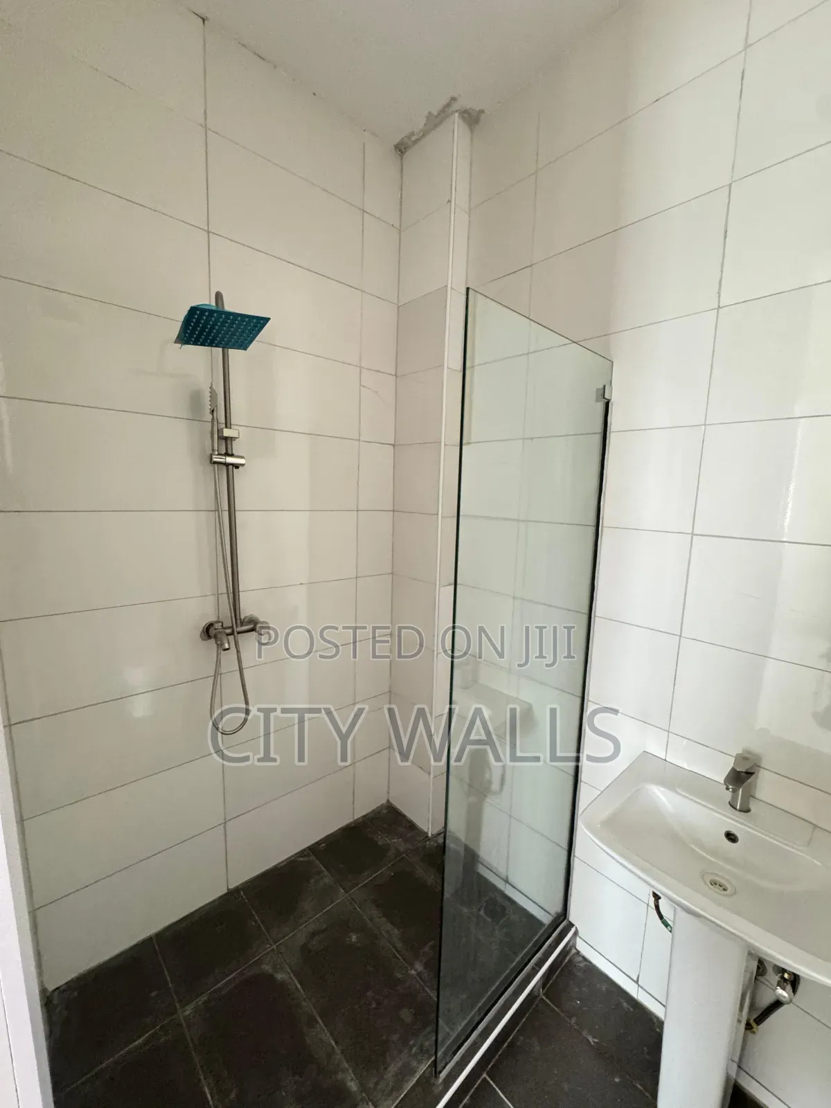 3bdrm Block of Flats in Lekki Phase 1 for rent