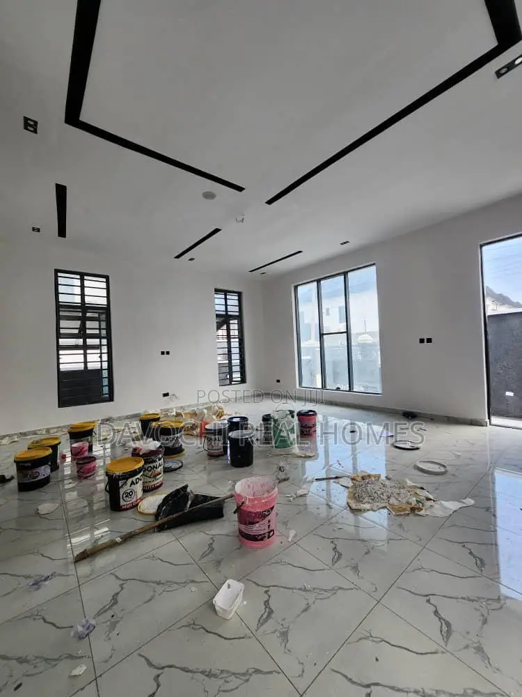 Mini Flat in Lekki Phase1 for rent