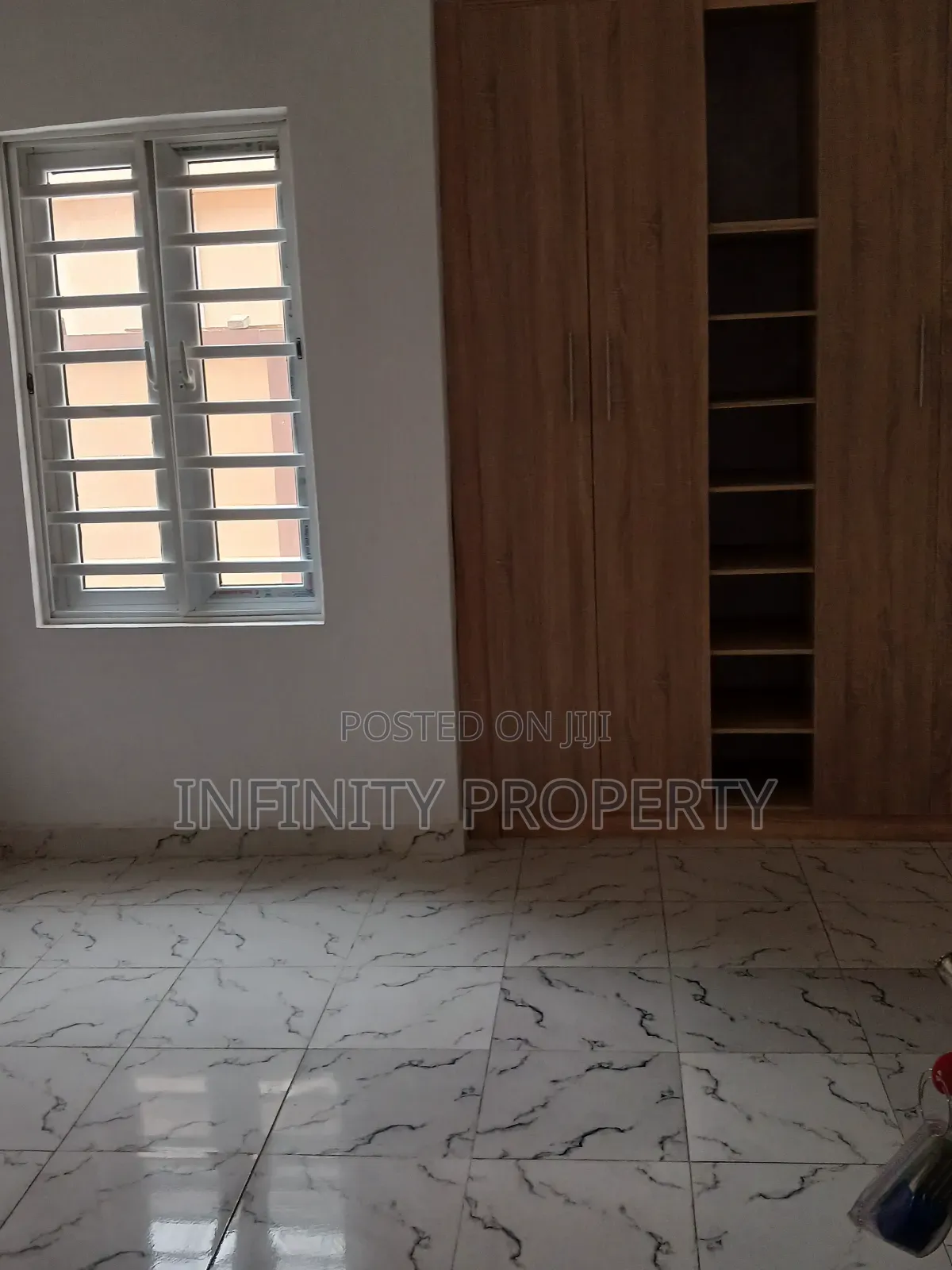3bdrm Block of Flats in Limit Estate, Benin City for sale