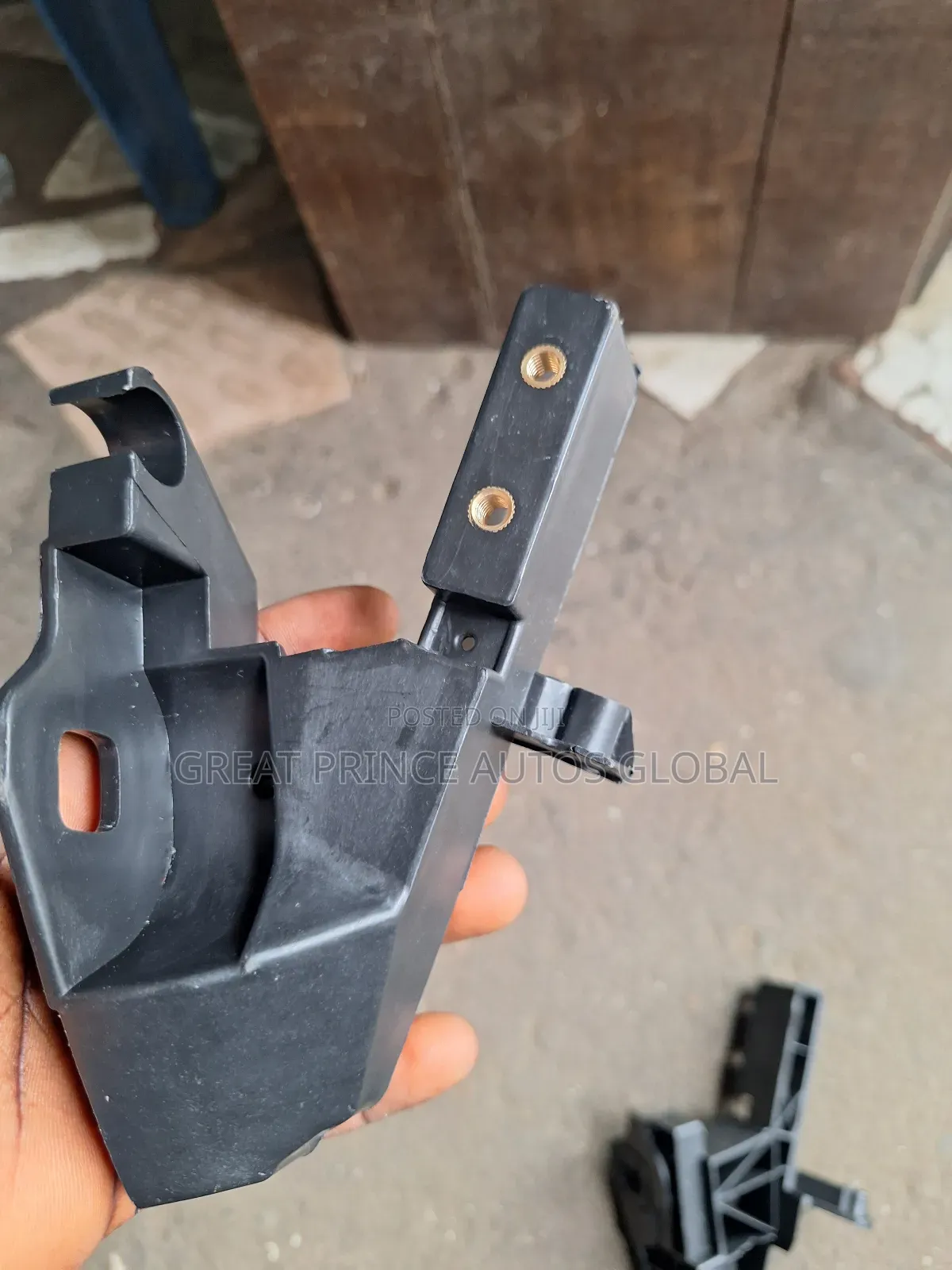 Head Lamp Bracket C300 205