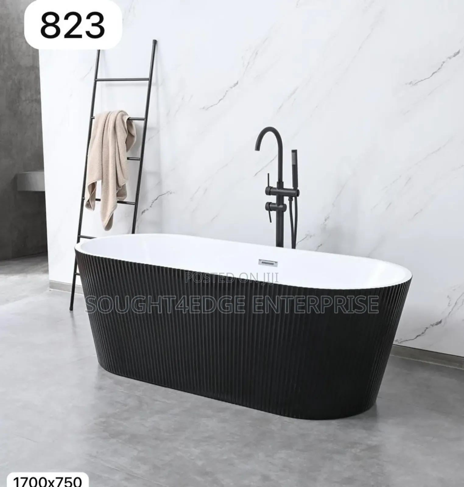 Black White Bath With Accessories