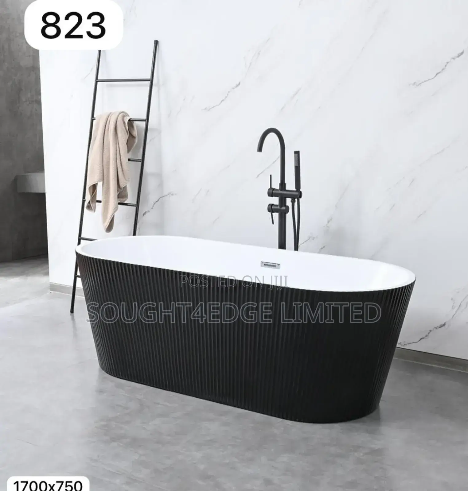 Black White Bath With Accessories