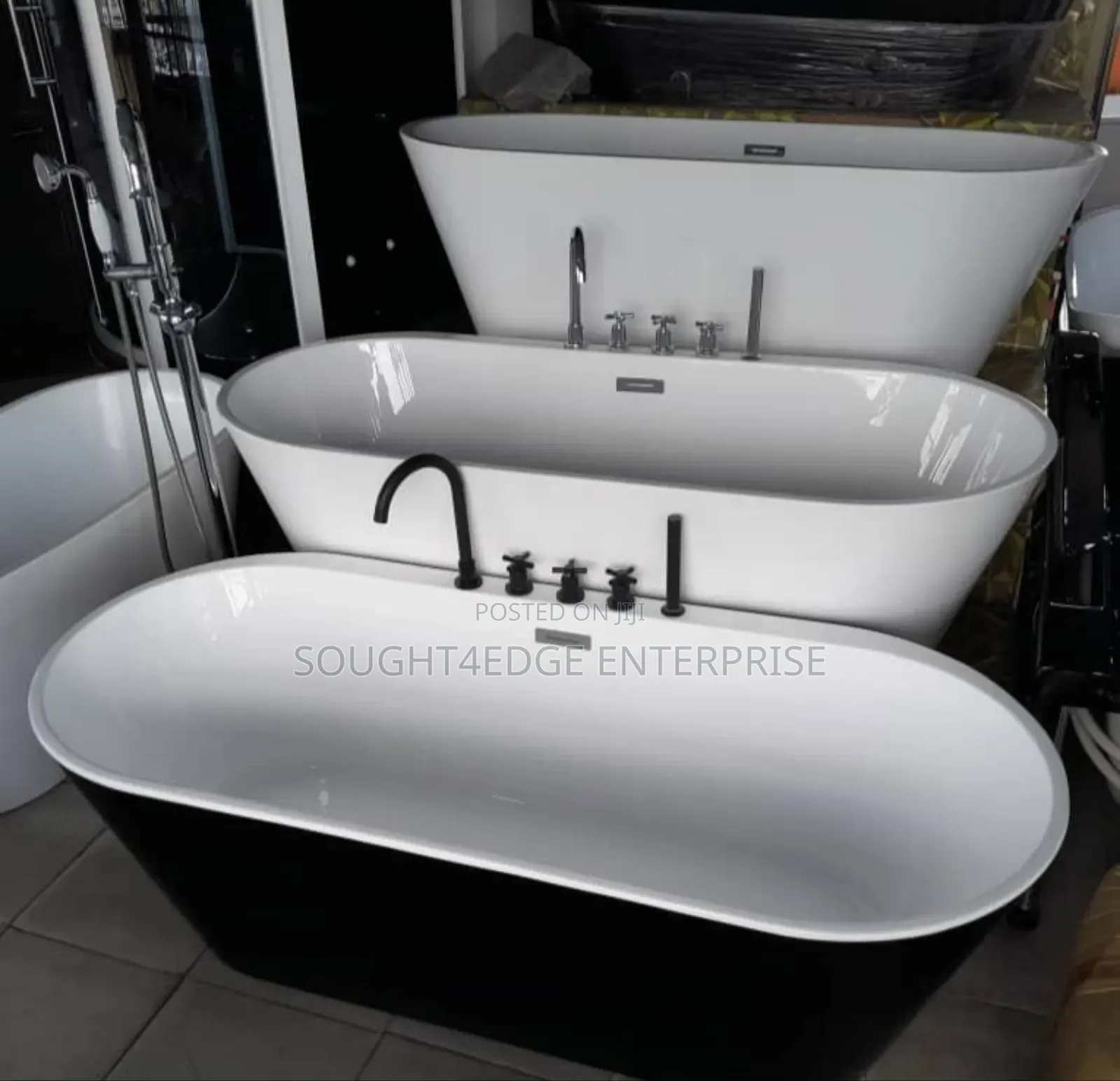 Black White Bath With Accessories