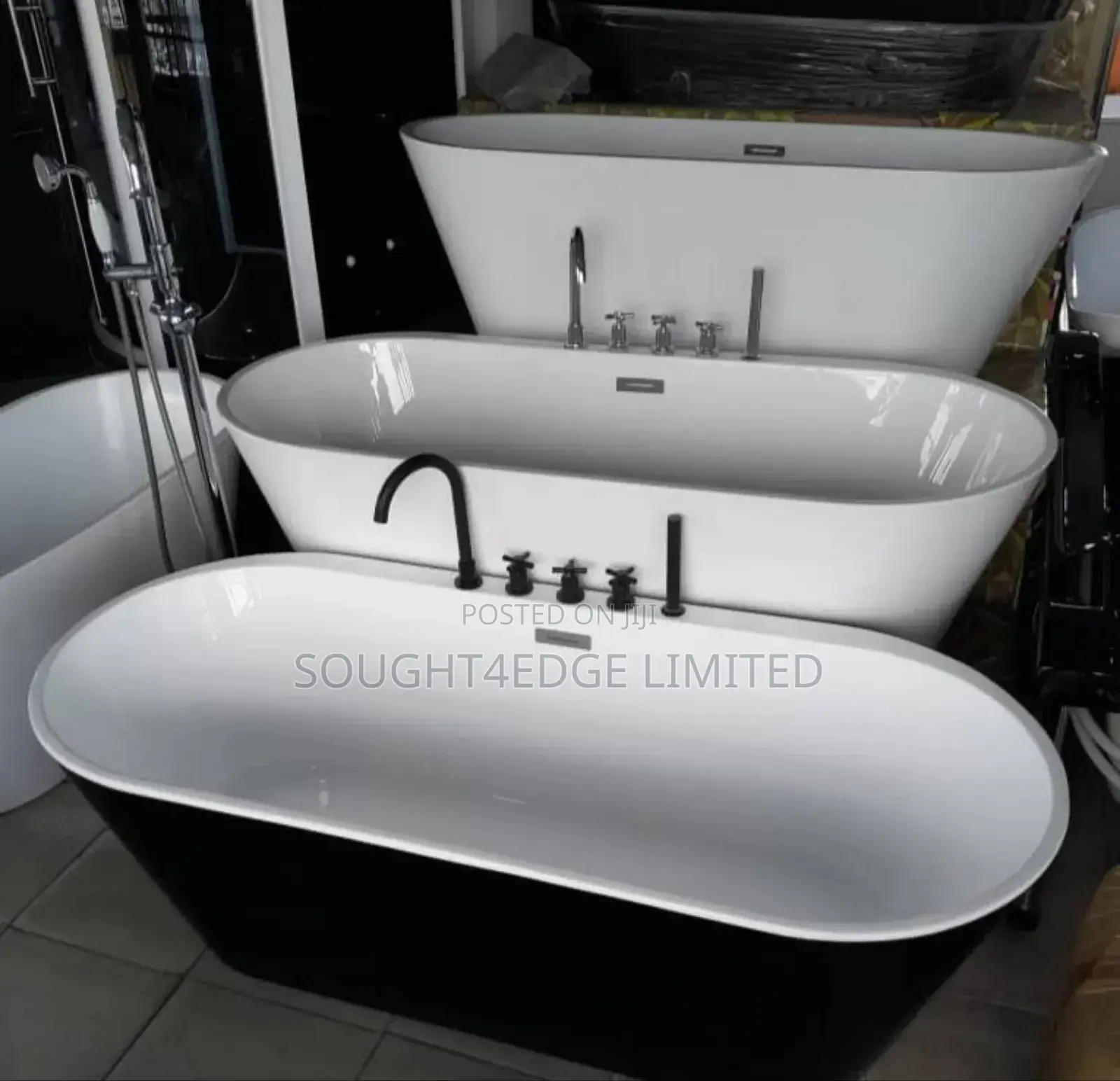 Black White Bath With Accessories