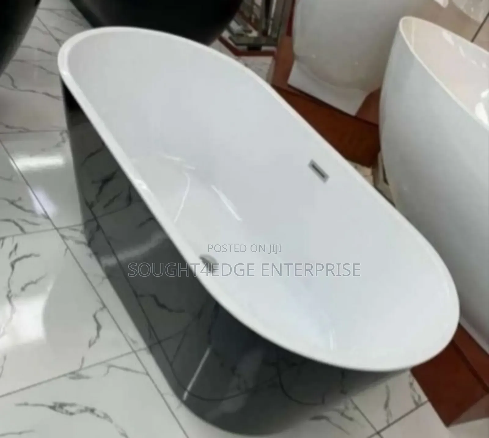 Black White Bath Without Accessories