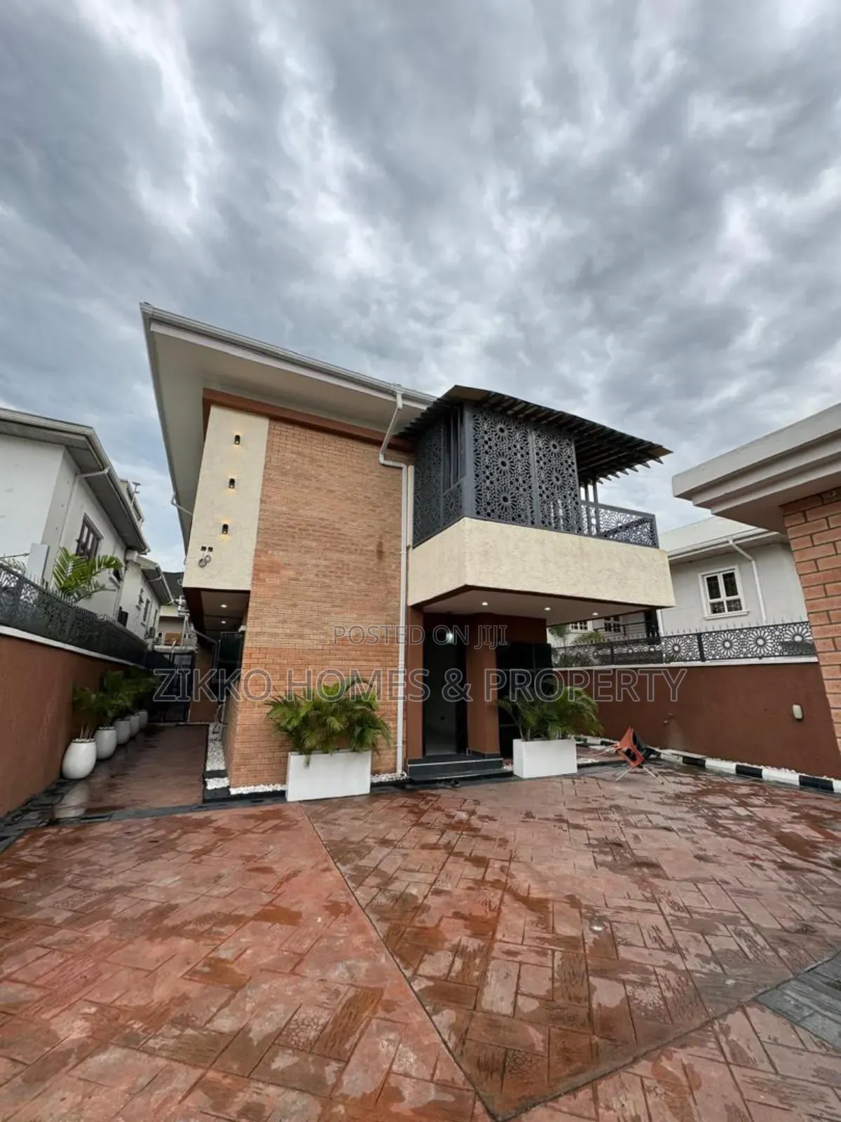 5bdrm Duplex in Lekki for sale