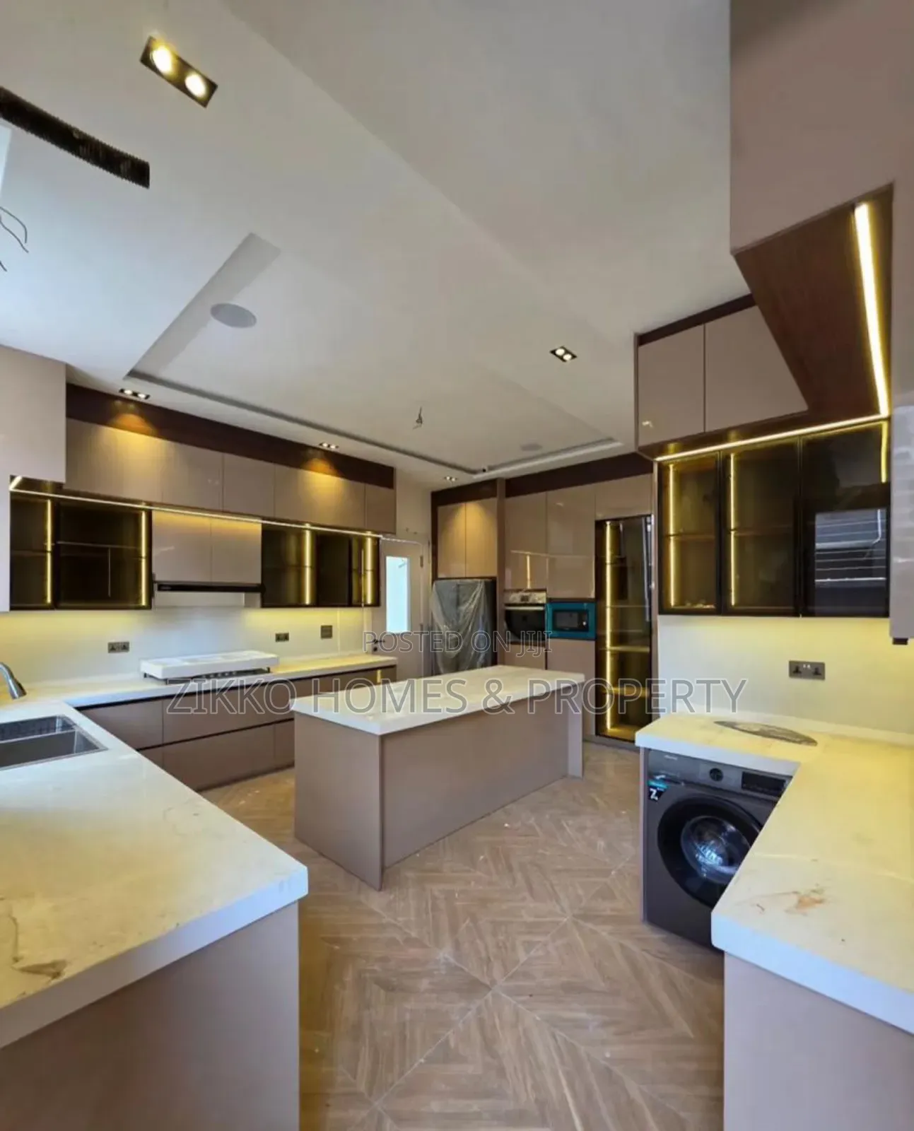 5bdrm Duplex in Lekki for sale