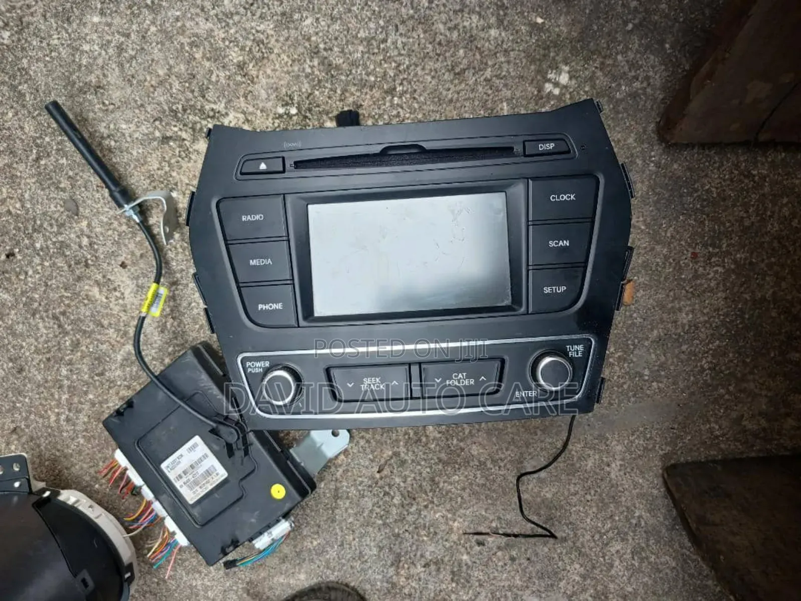 Car Audio Hyundai Santafe 2018 Available