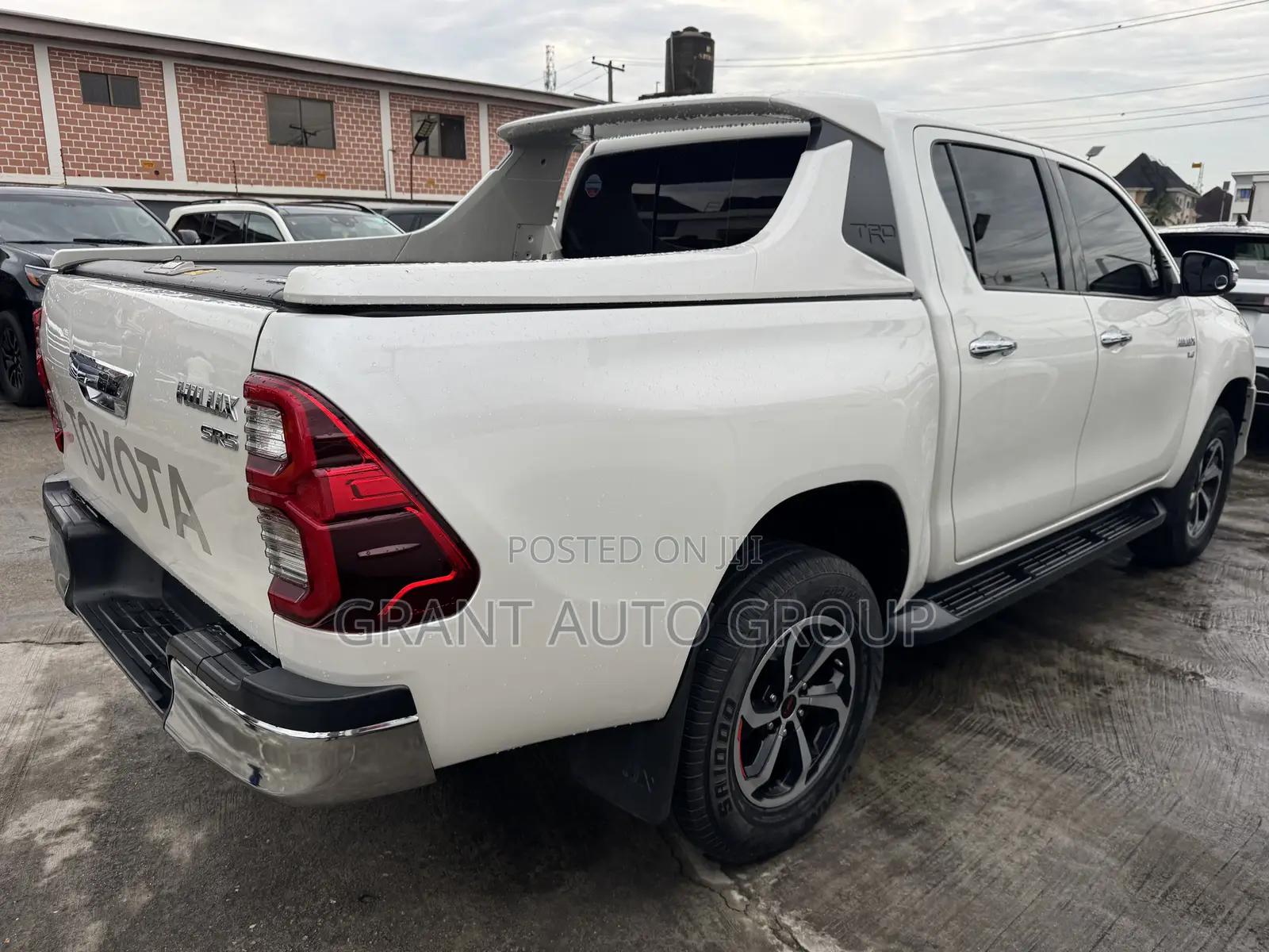 Toyota Hilux Rugged 4x4 2019 White