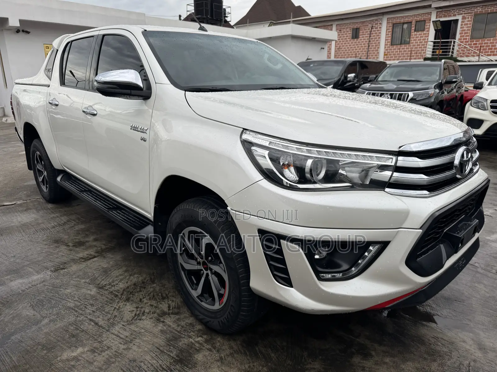 Toyota Hilux Rugged 4x4 2019 White
