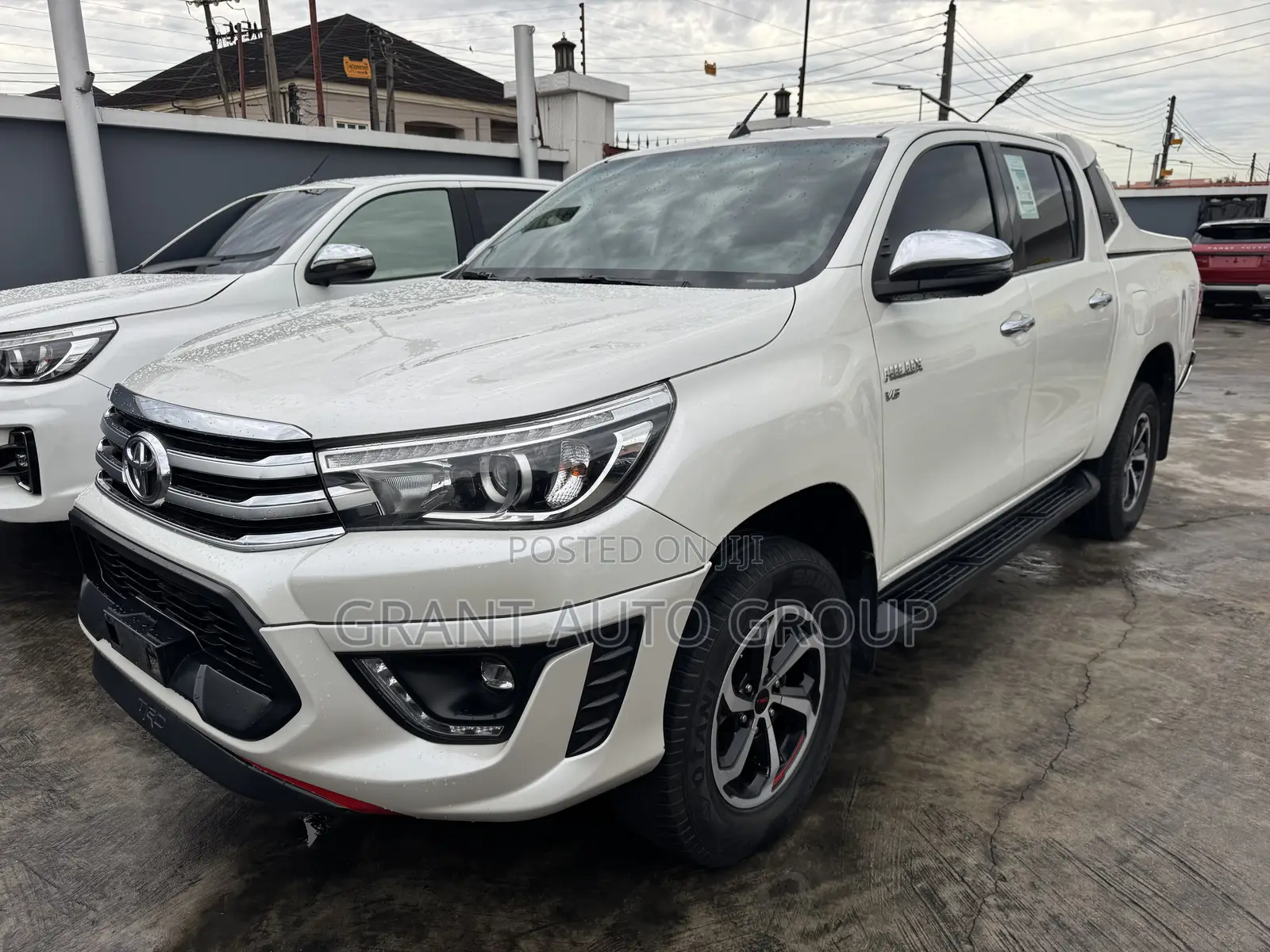 Toyota Hilux Rugged 4x4 2019 White