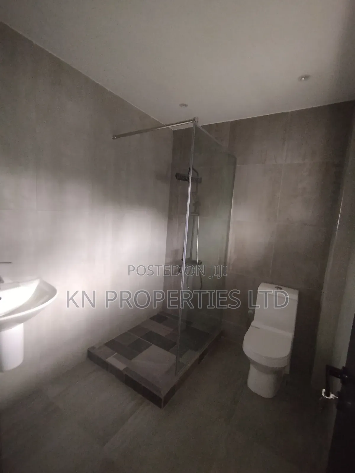5bdrm Duplex in Maitama Main for rent