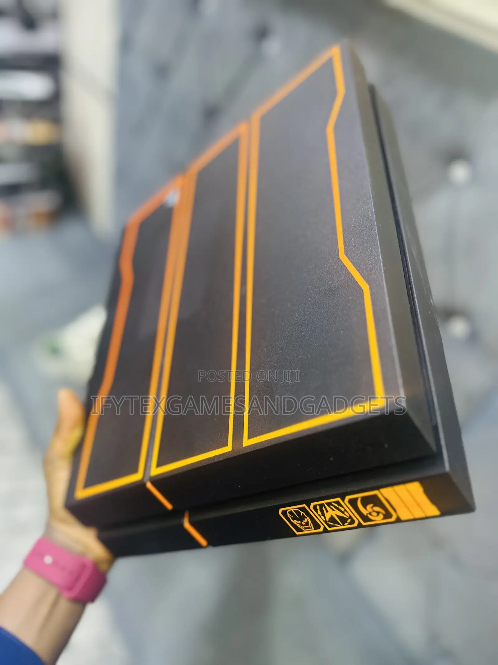 Playstation 4 Fat Uk Used With 12 Games , Fc26 and 2 Pads