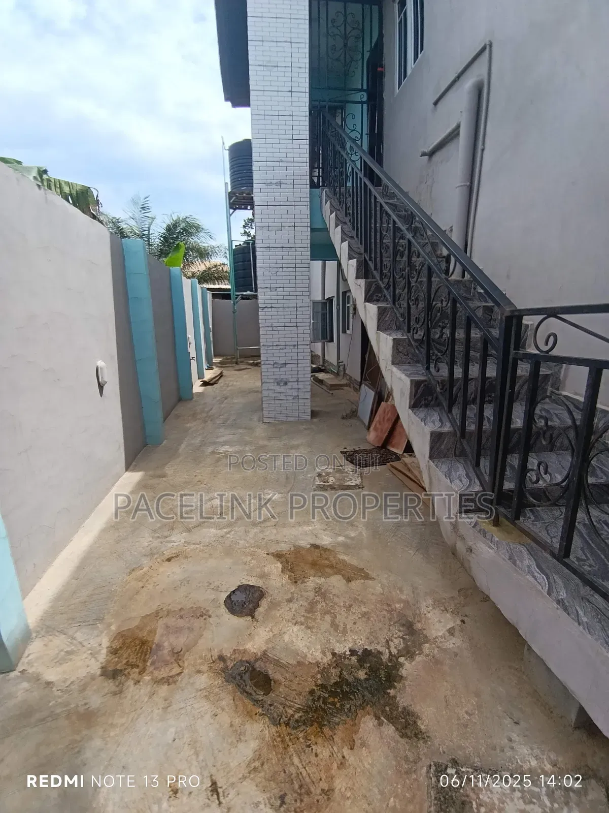 7bdrm Block of Flats in Ipaja / Ipaja for sale