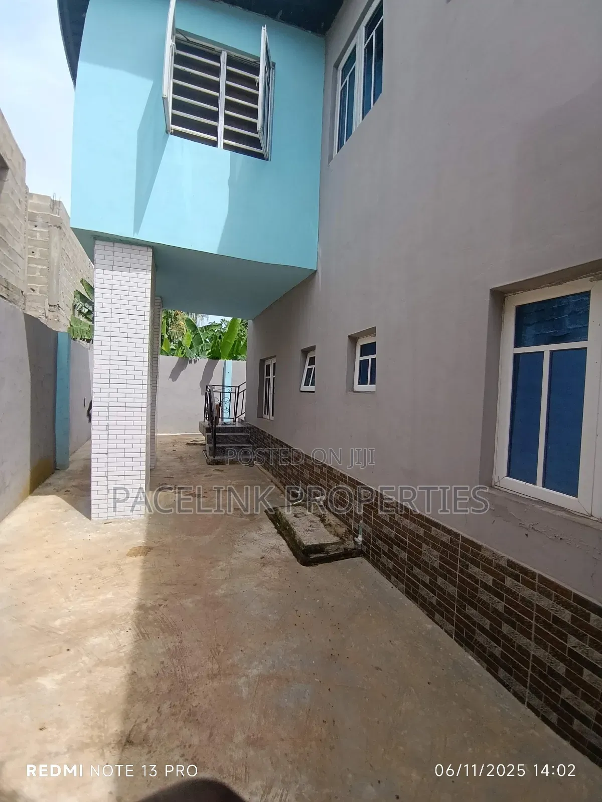 7bdrm Block of Flats in Ipaja / Ipaja for sale
