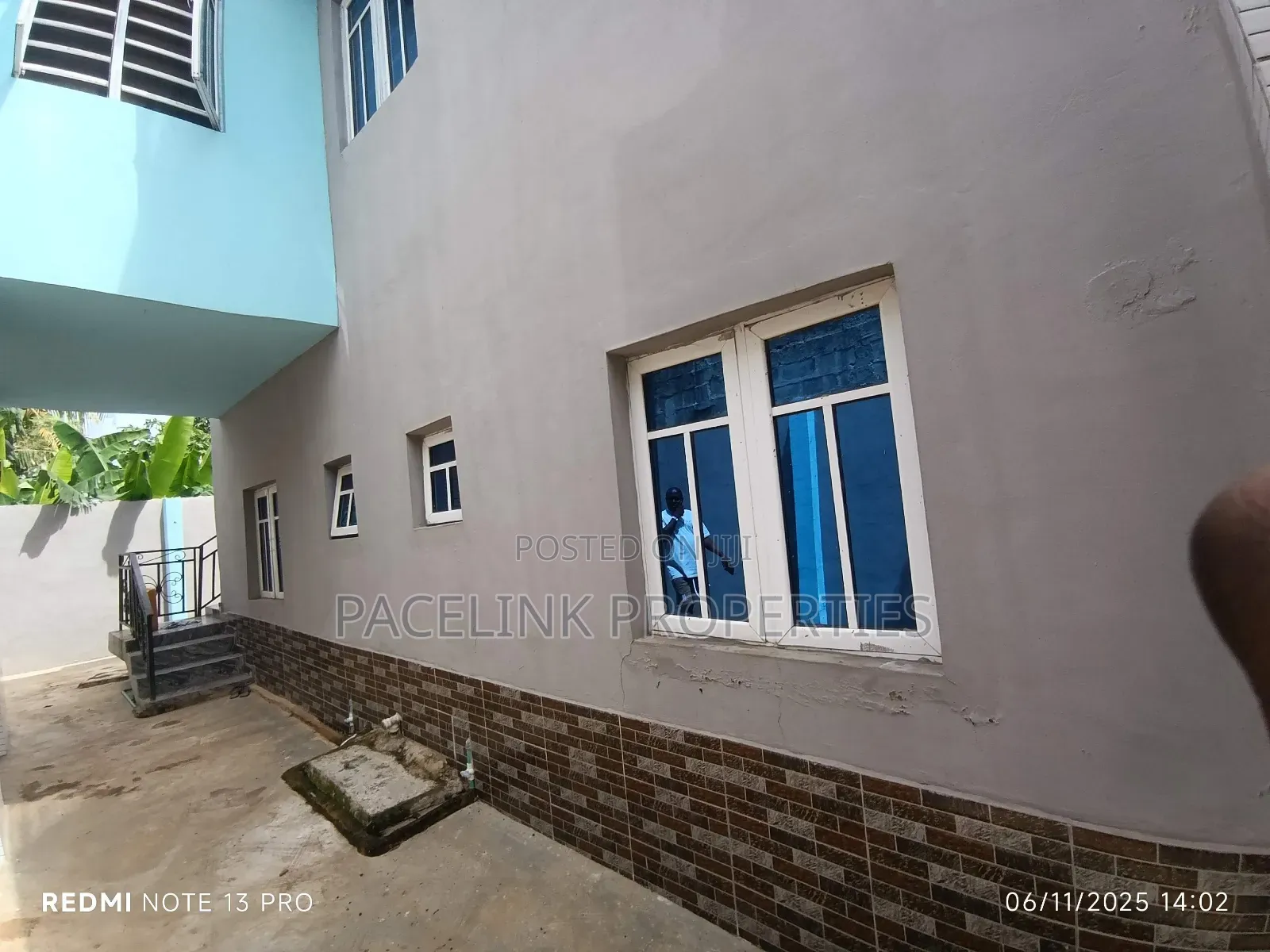 7bdrm Block of Flats in Ipaja / Ipaja for sale