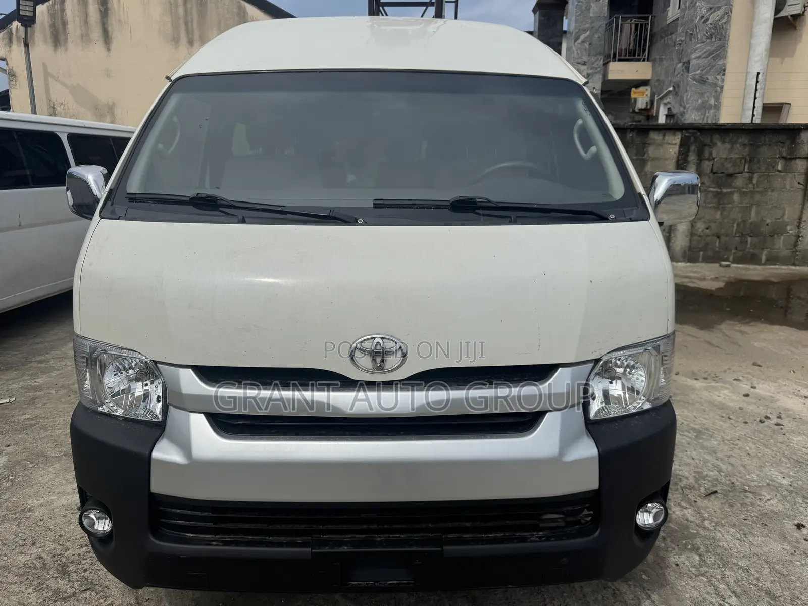 Toyota HiAce 2016 Gold