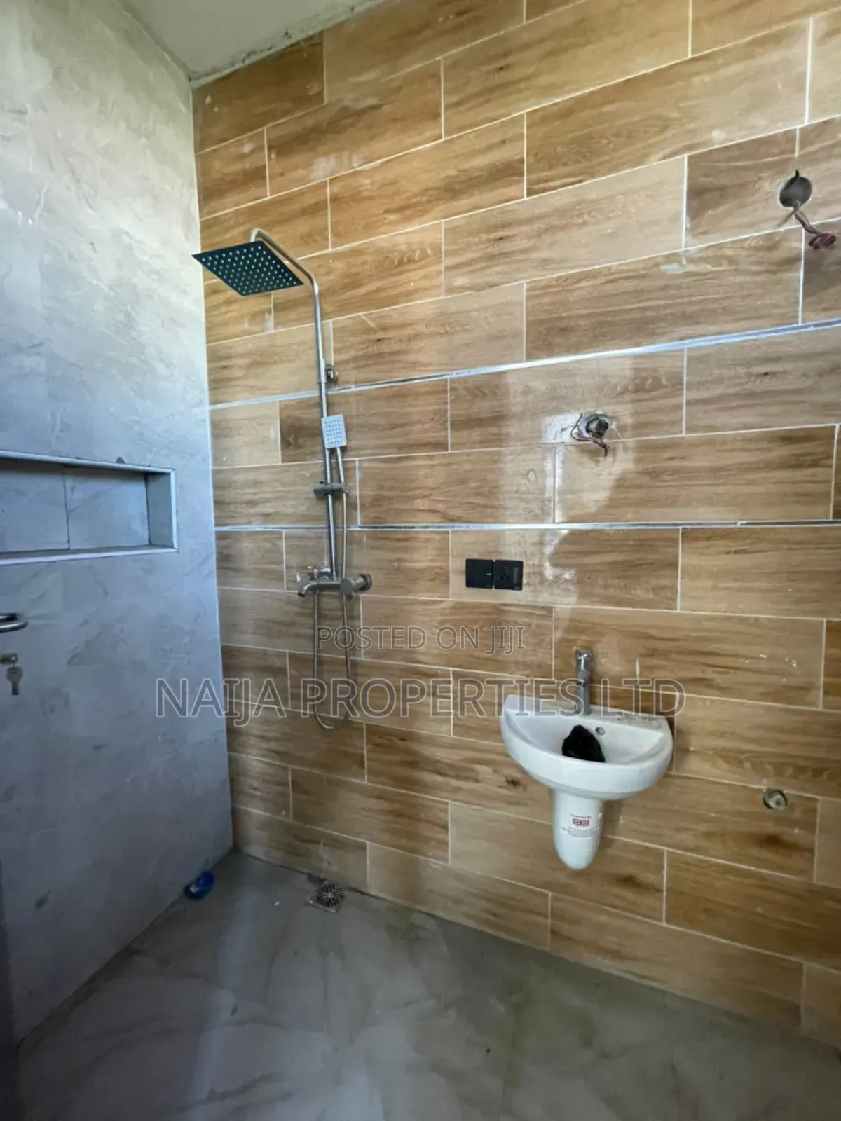 3bdrm Block of Flats in Lekki Phase 1 for sale
