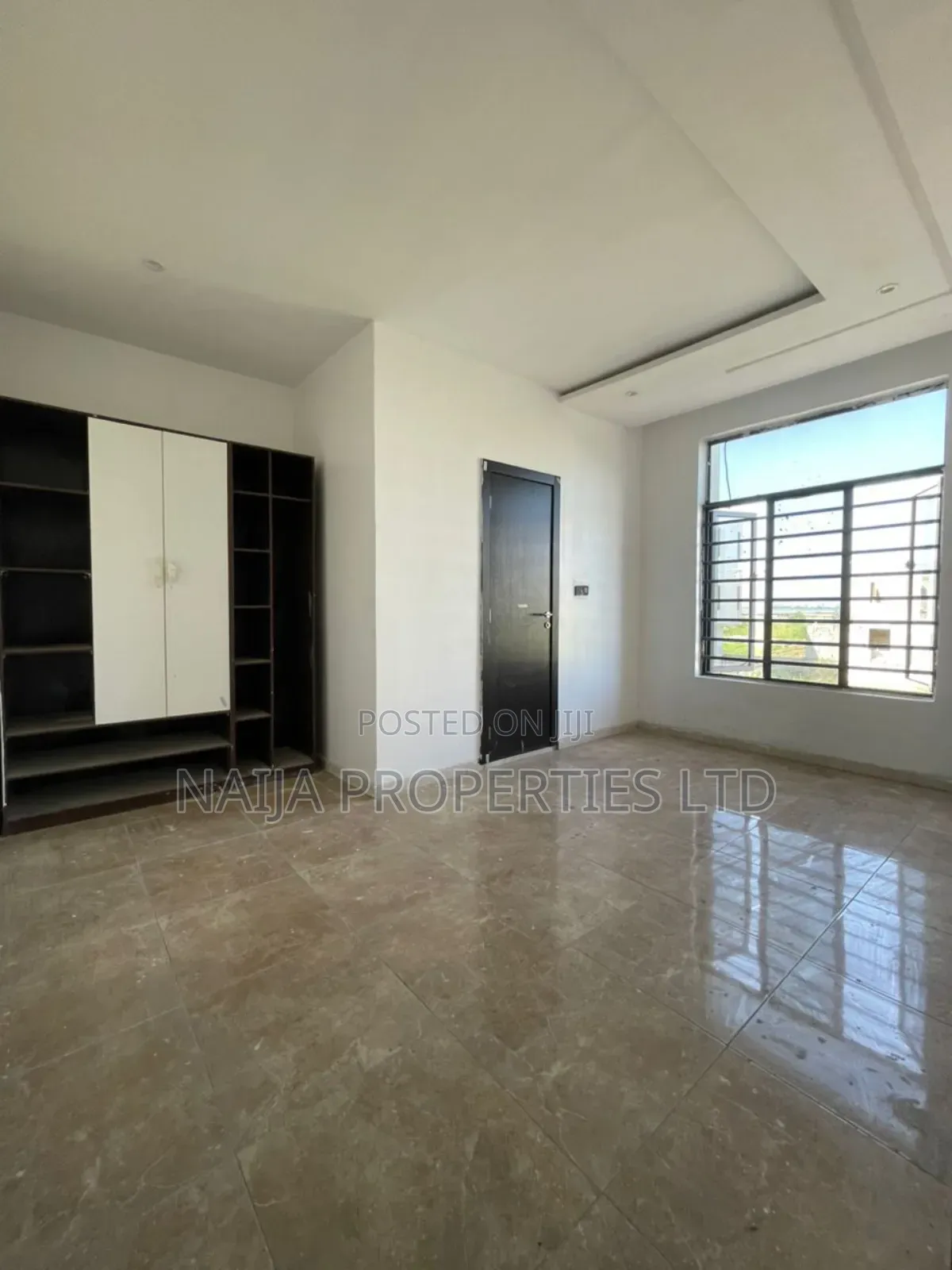 3bdrm Block of Flats in Lekki Phase 1 for sale