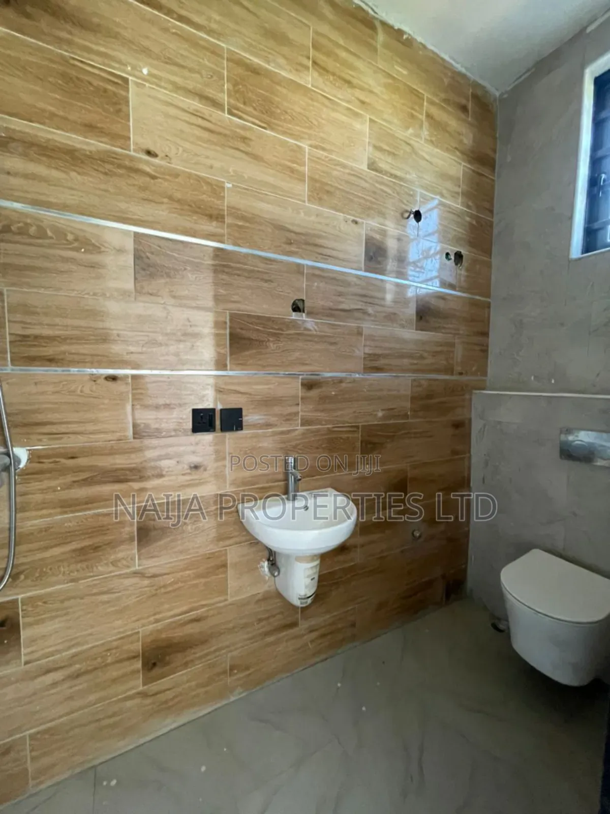 3bdrm Block of Flats in Lekki Phase 1 for sale