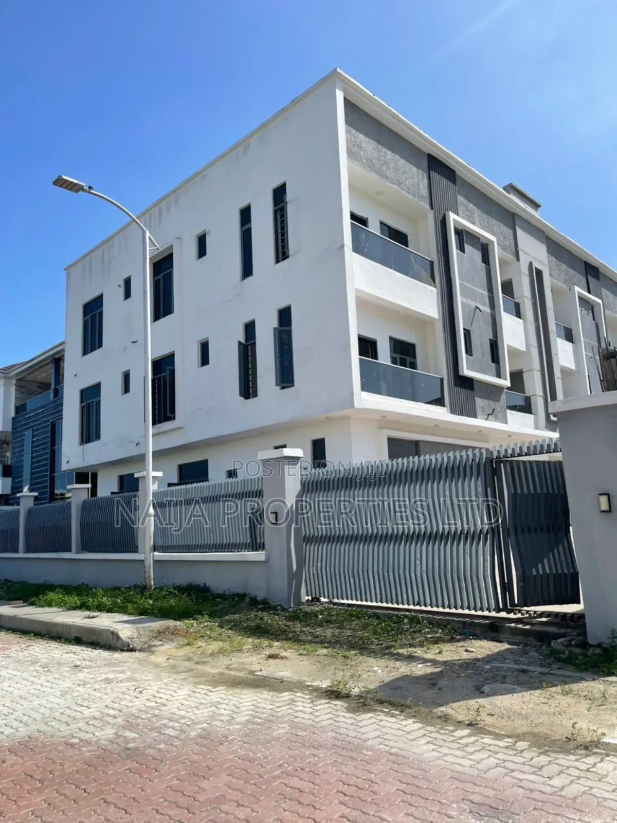 3bdrm Block of Flats in Lekki Phase 1 for sale