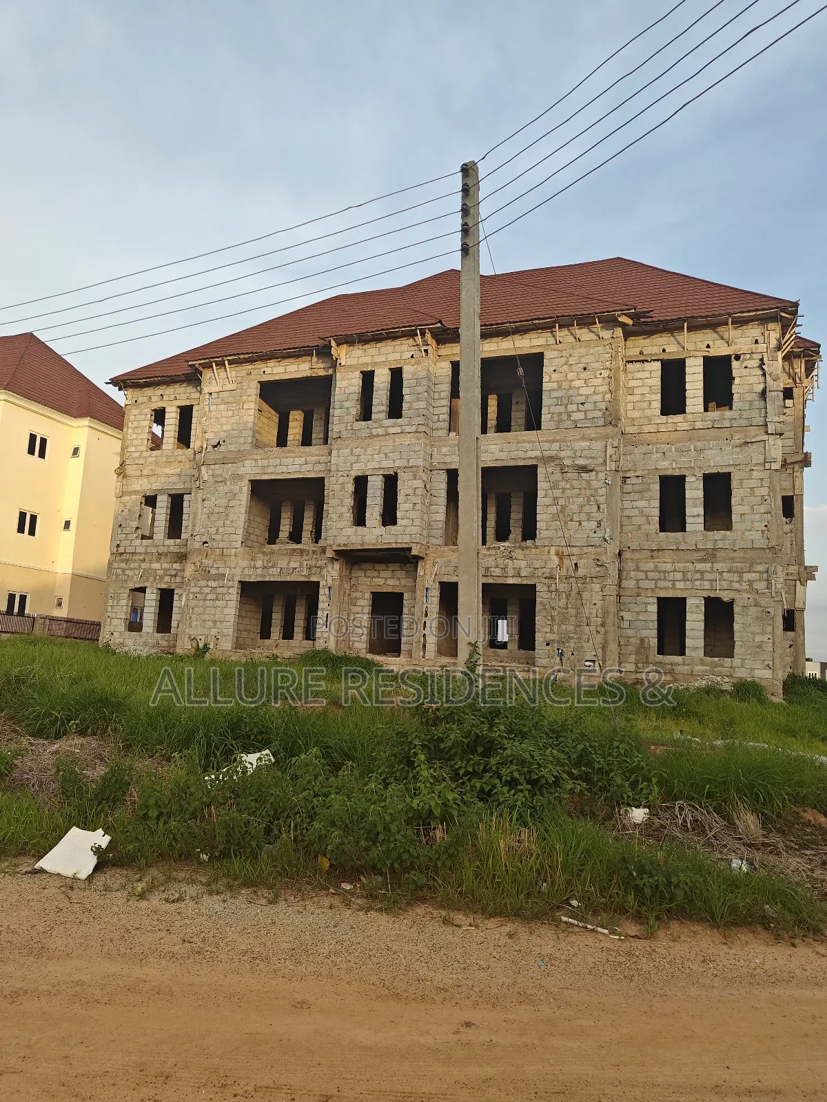 3bdrm Block of Flats in Lugbe District for sale