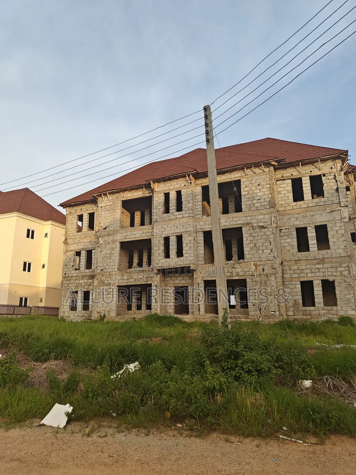 3bdrm Block of Flats in Lugbe District for sale