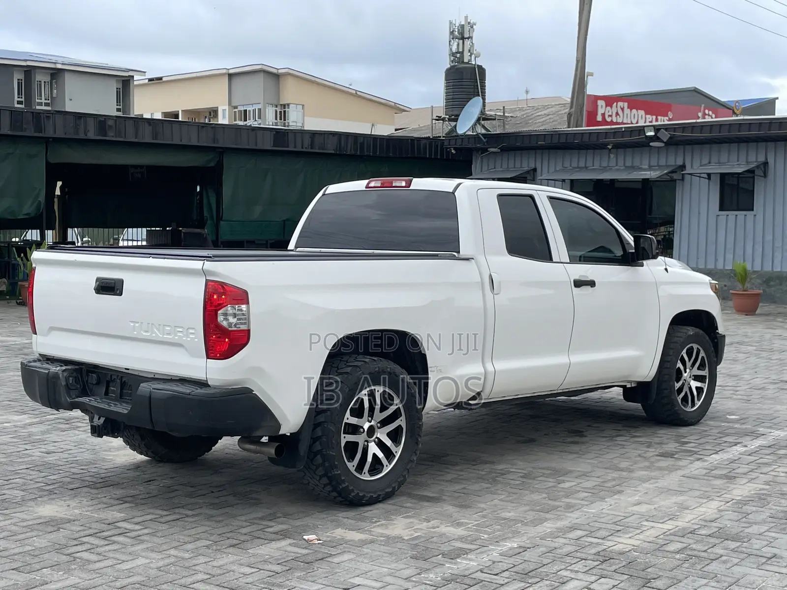 Toyota Tundra 1794 5.7L V8 4x2 CrewMax 5.6 ft. box 145.7 in. WB 2018