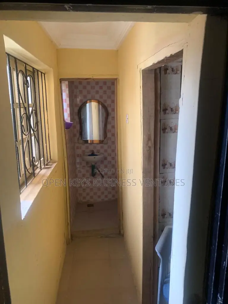 4bdrm Bungalow in Akoto, Akala Express for sale