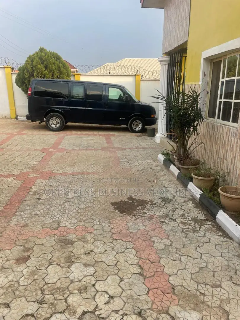 4bdrm Bungalow in Akoto, Akala Express for sale