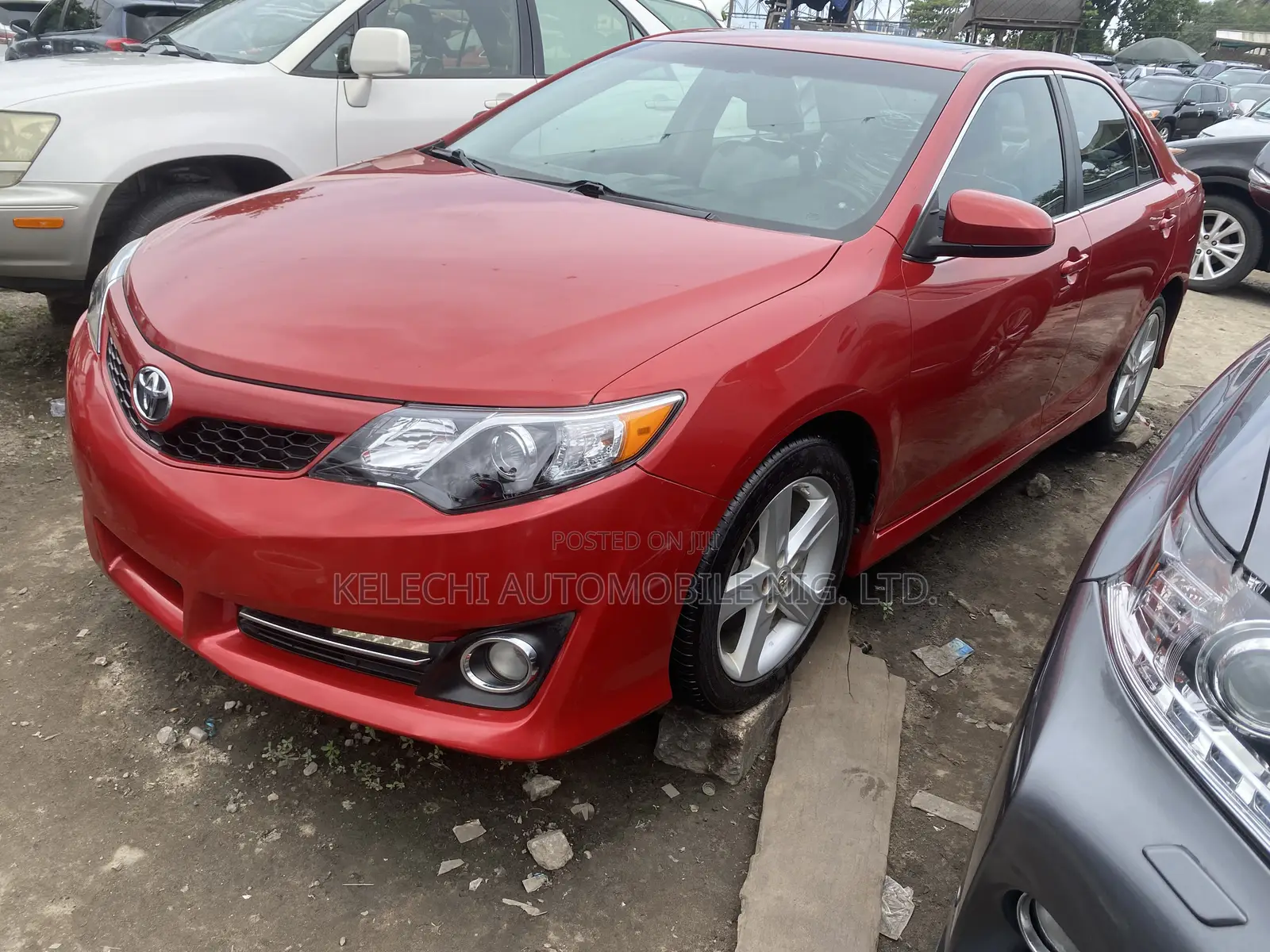 Toyota Camry SE 4dr Sedan (2.5L 4cyl 6A) 2012 Red