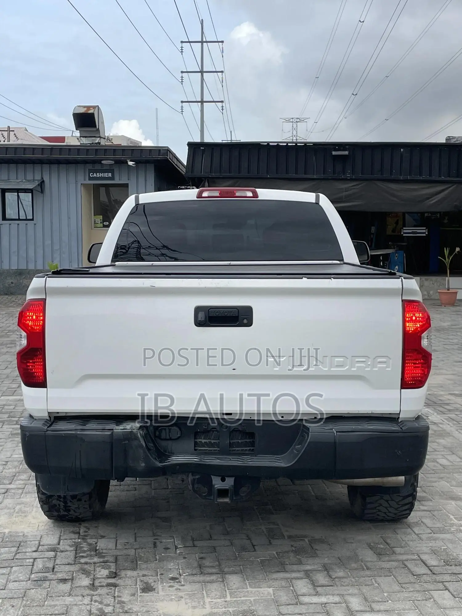 Toyota Tundra 1794 5.7L V8 4x2 CrewMax 5.6 ft. box 145.7 in. WB 2018