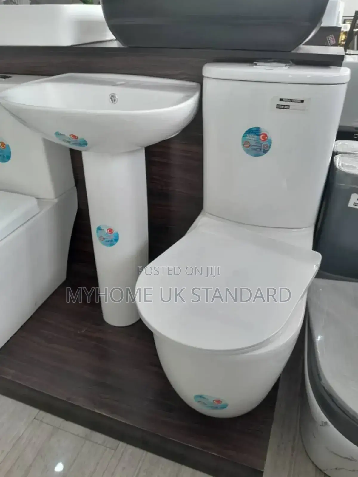 Executive England Wc With Basin and Pedestria