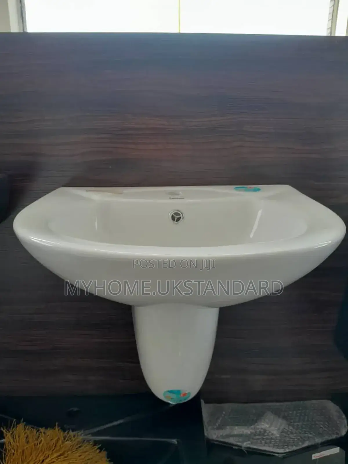 England Romantic Bathroom Washing Hands Basin