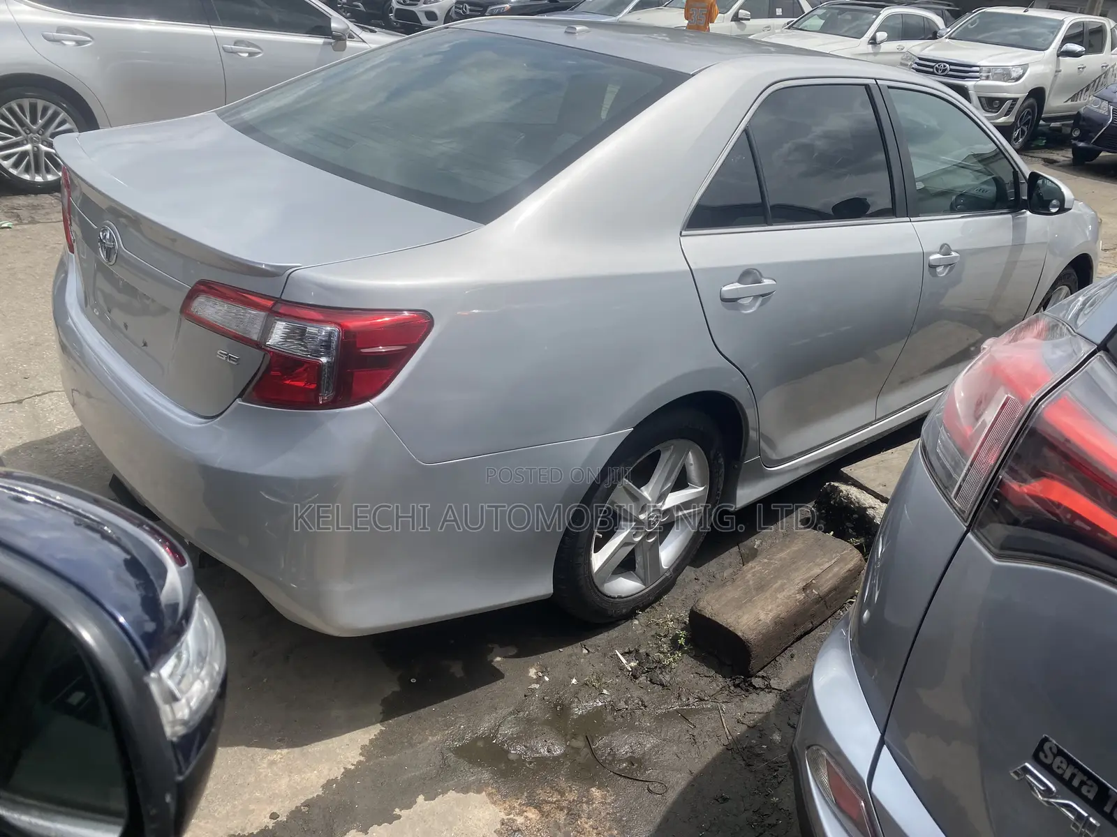 Toyota Camry SE 4dr Sedan (2.5L 4cyl 6A) 2013 Silver