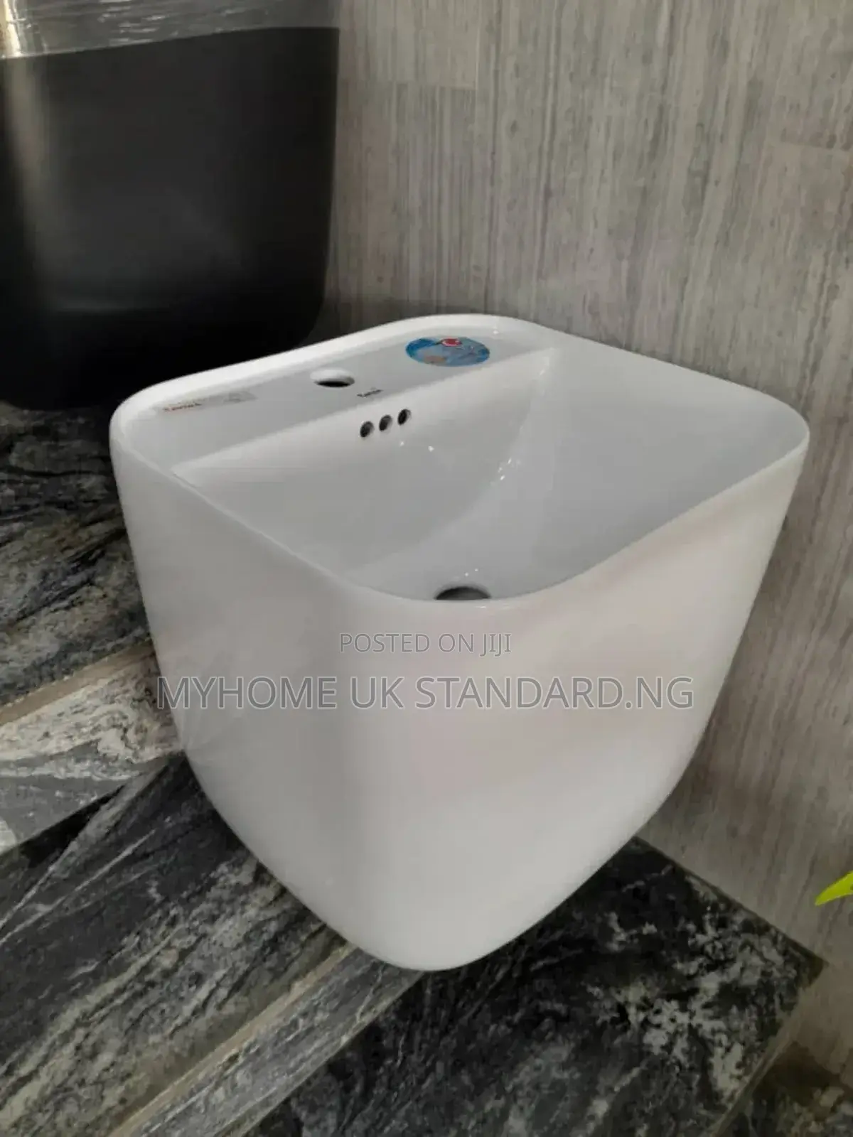 Luxury England Wall Hung Washing Hand Basin