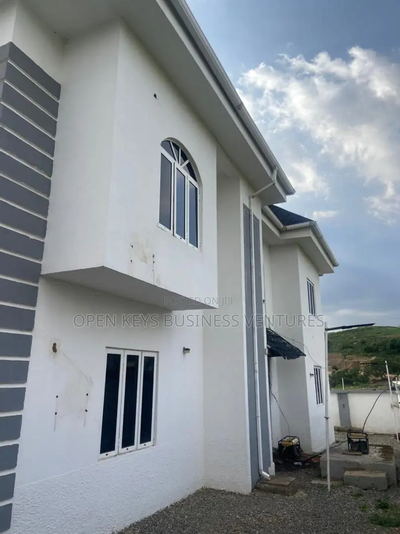 5bdrm Duplex in Guzape for sale