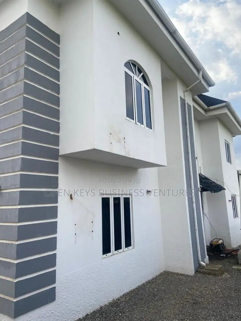 5bdrm Duplex in Guzape for sale