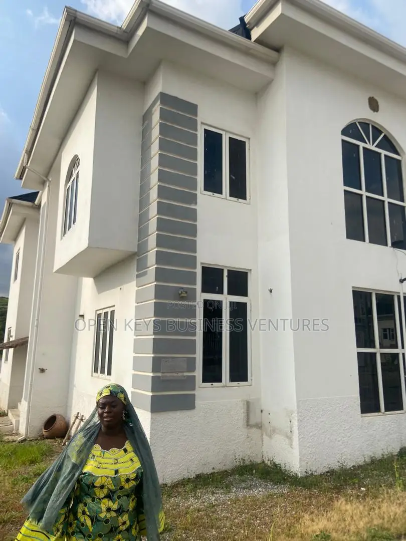 5bdrm Duplex in Guzape for sale