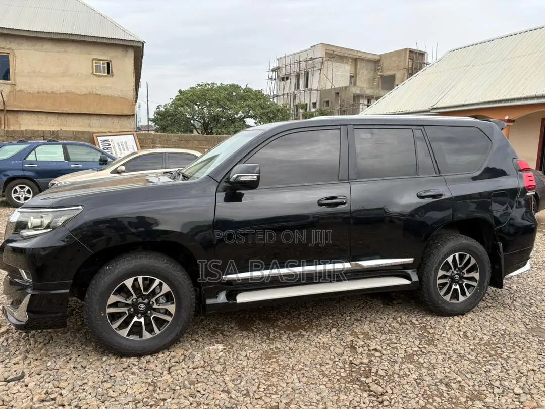 Toyota Land Cruiser Prado 2016 Black