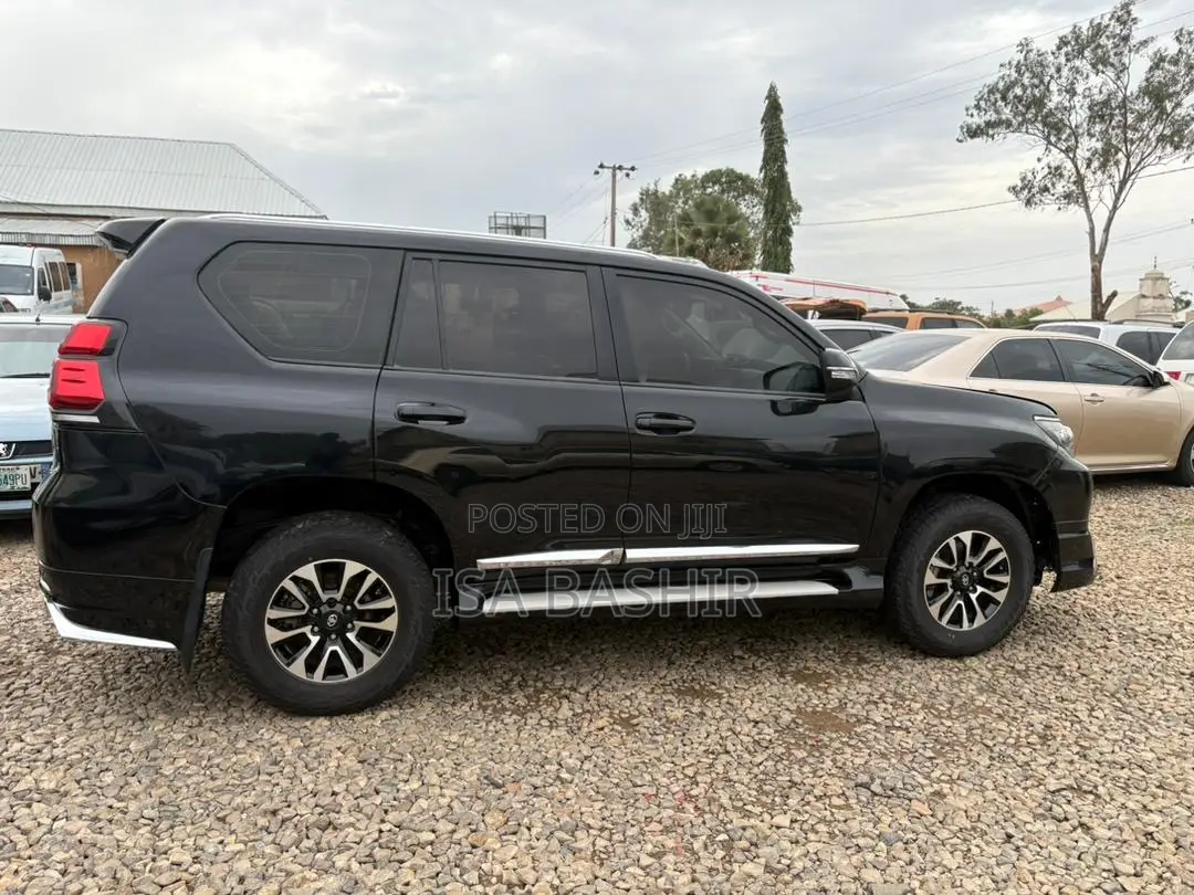 Toyota Land Cruiser Prado 2016 Black
