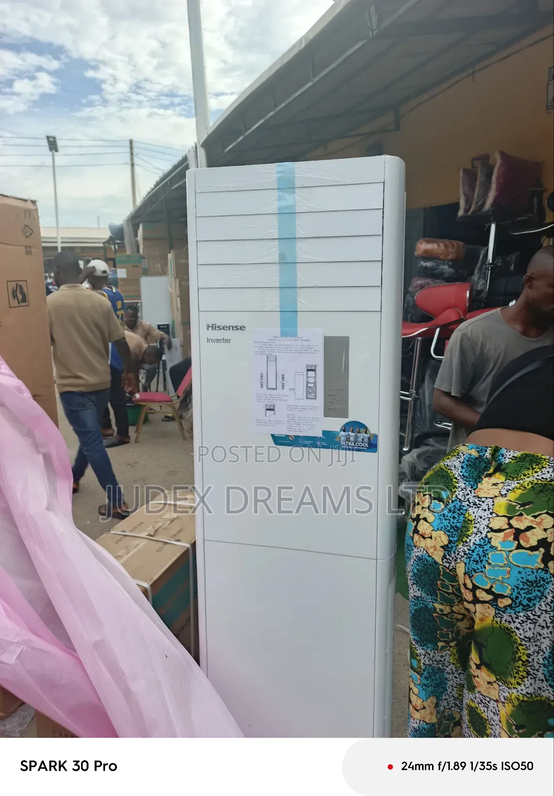 Hisense Standing Air Conditioner Inverter. 2 Turn