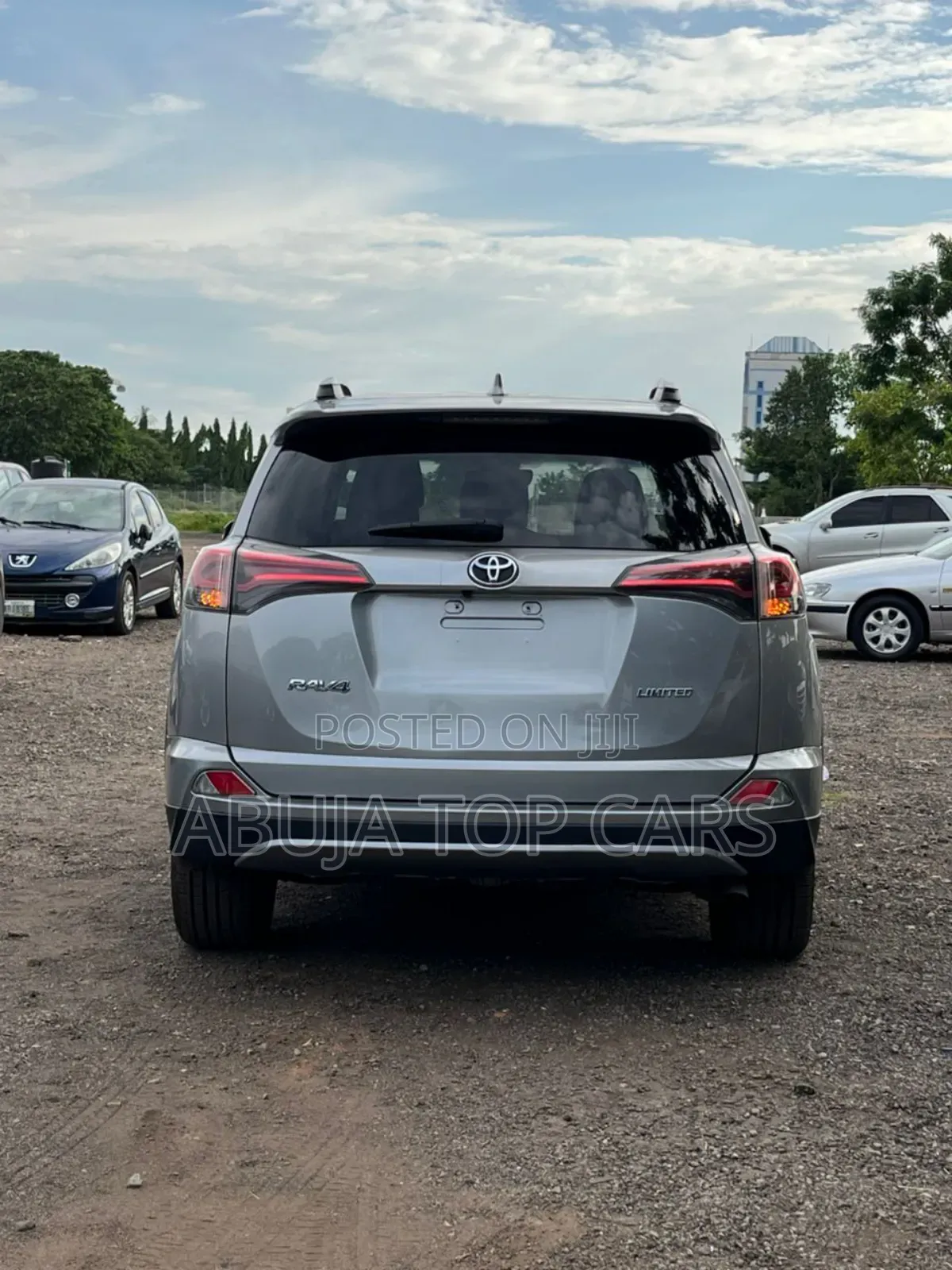 Toyota RAV4 Limited FWD (2.5L 4cyl 6A) 2017 Gray