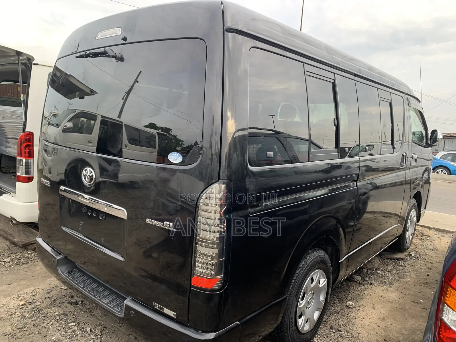 Toyota HiAce 2010 Black