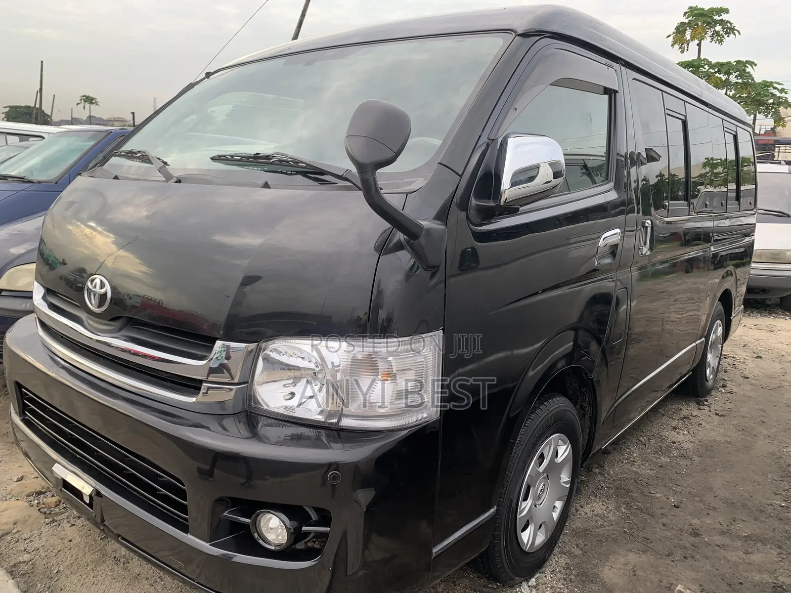 Toyota HiAce 2010 Black