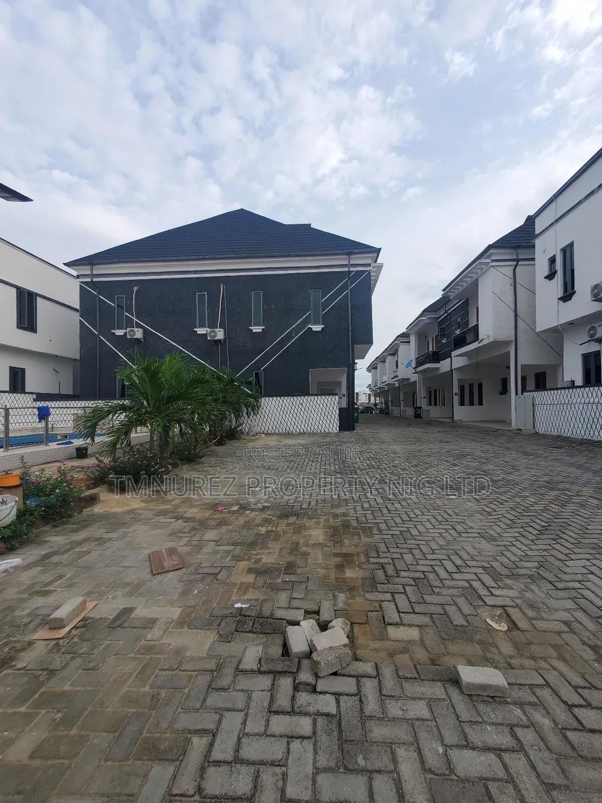 Mini Flat in Westend, Ikota for rent