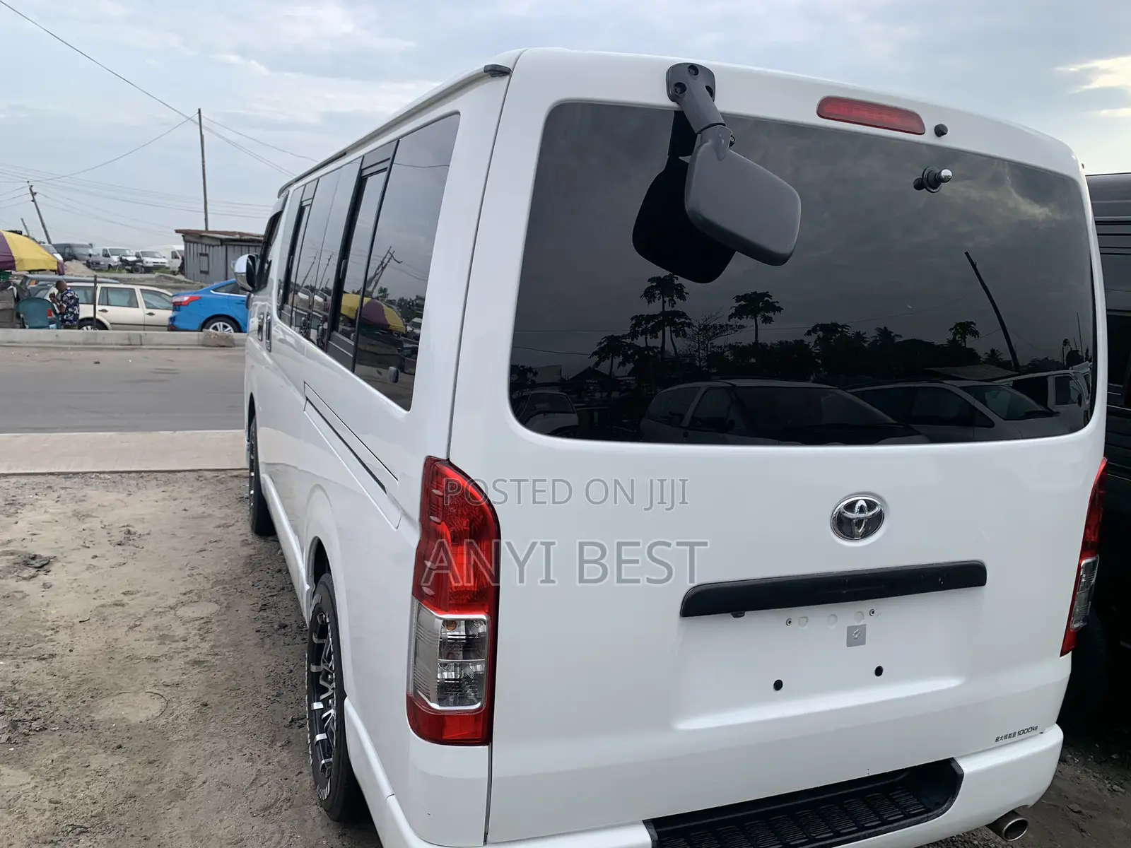 Toyota HiAce 2011 White