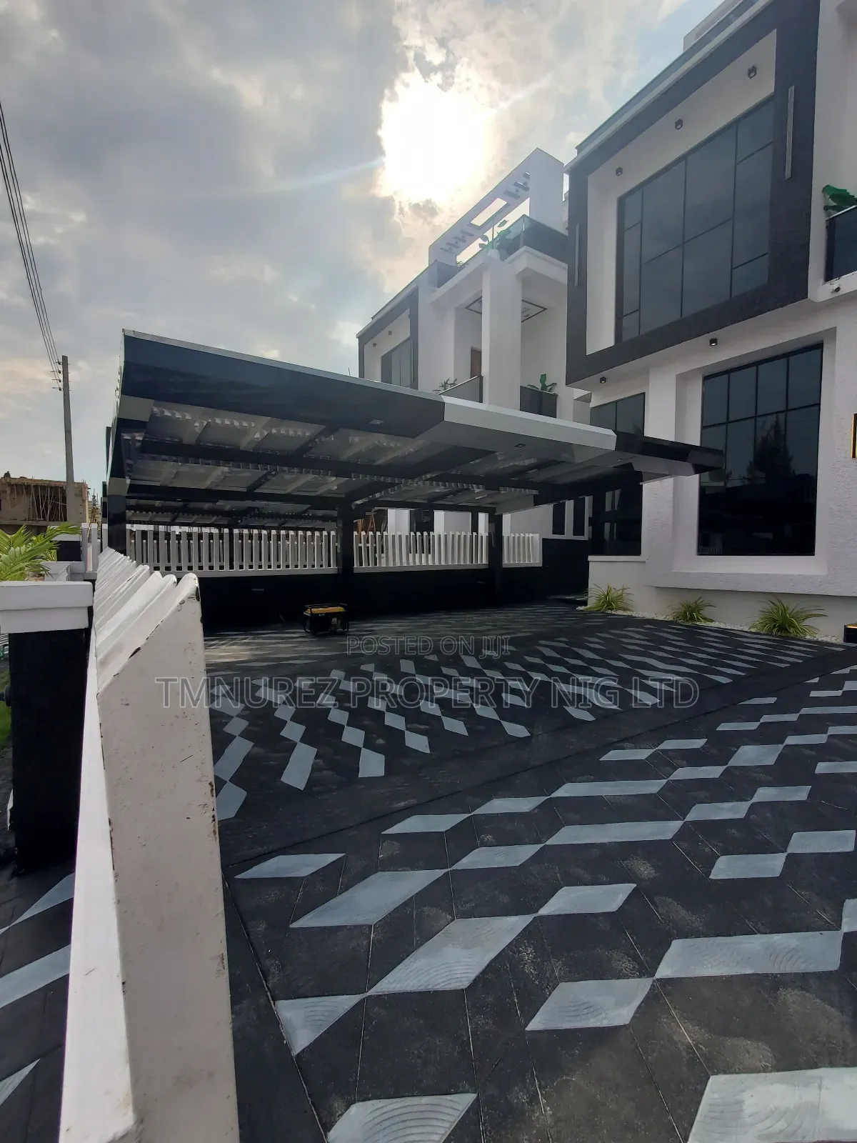 5bdrm Duplex in Lekki County, Ikota for sale