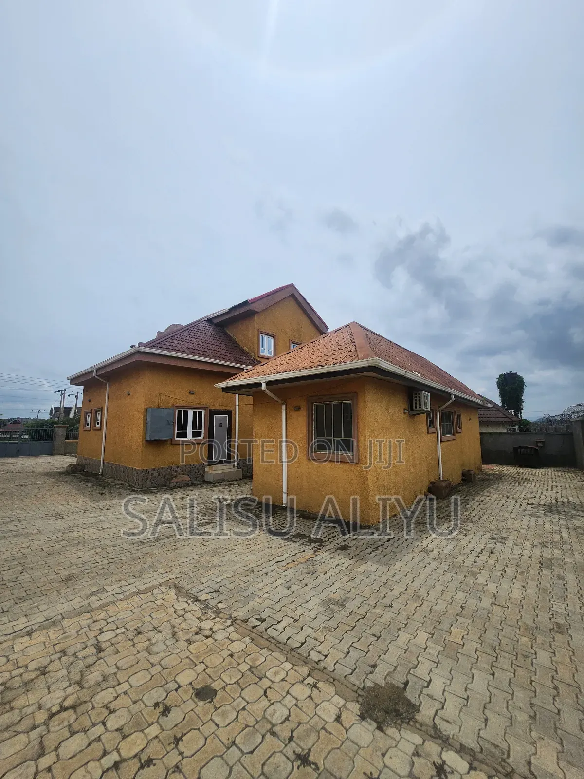3bdrm Penthouse in Galadimawa for sale